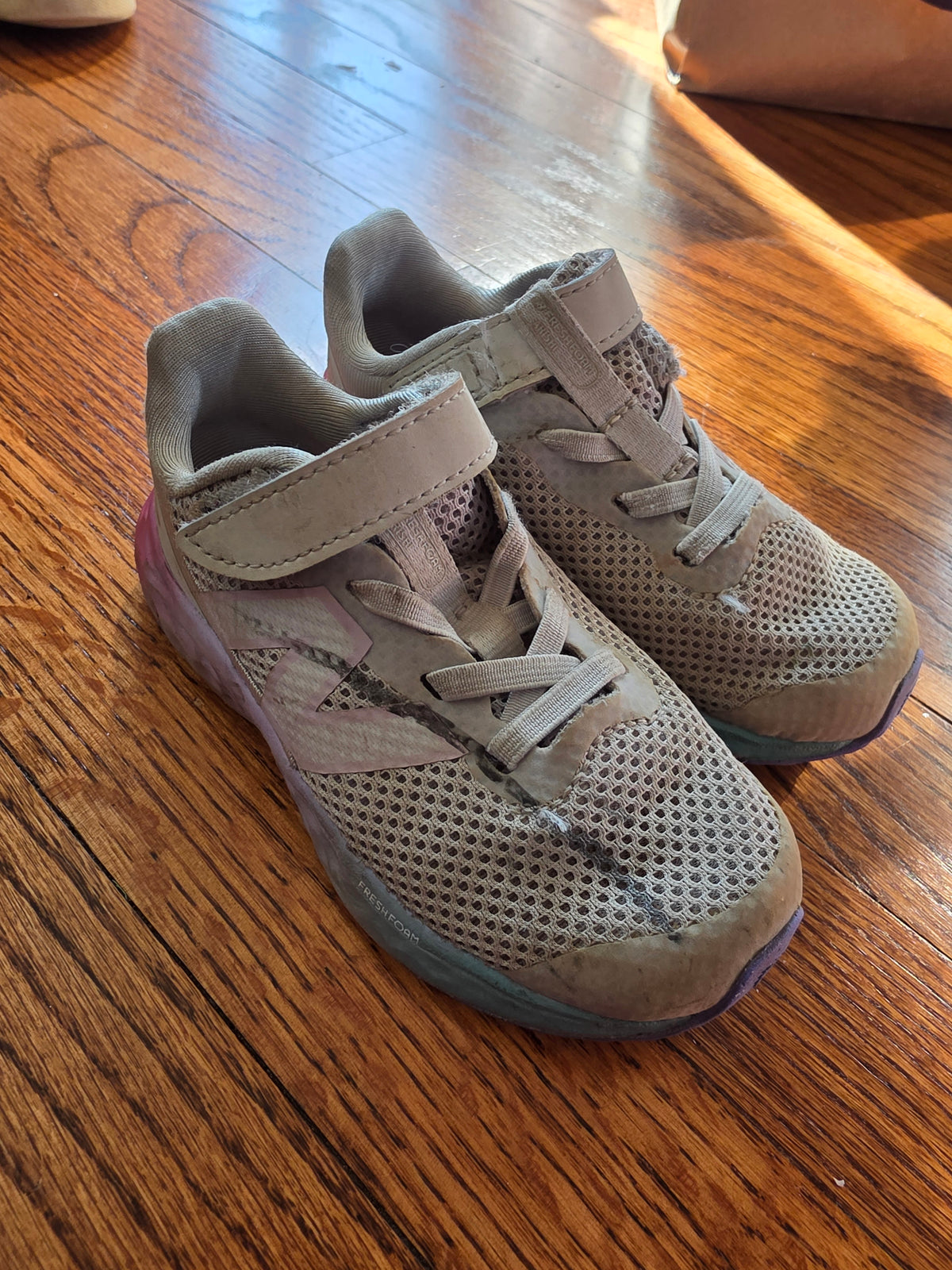 Pink and gray new balance size eights. - size Shoes - Toddler 8