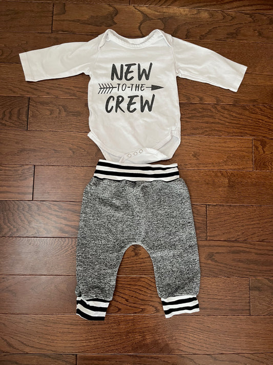 VGUC Top + Pants 6-9M New to the Crew - size Month - 6-9 / 9M