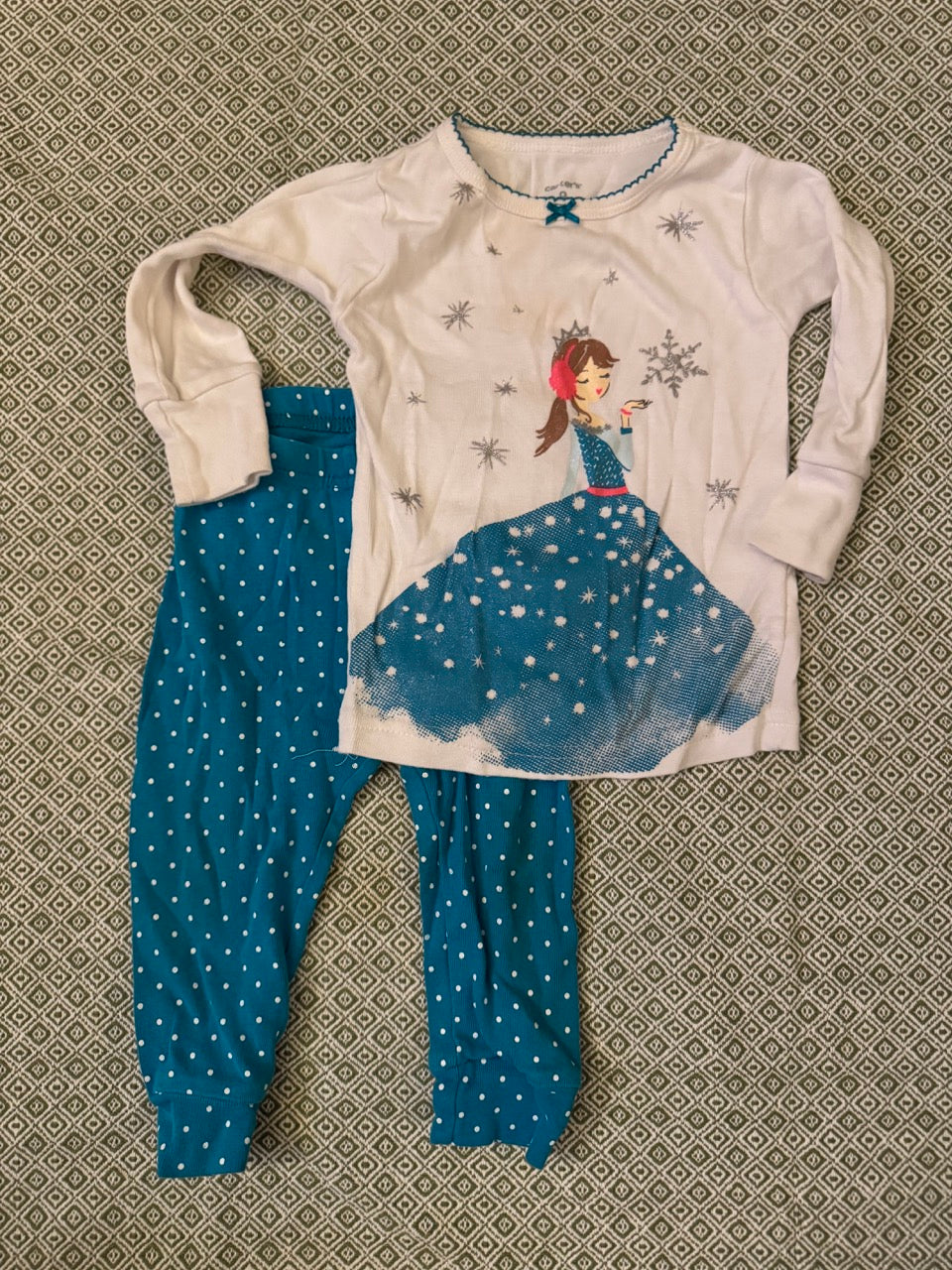 GUC Wintry PJ Set Sparkle snowflakes! - size Month - 6-9 / 9M