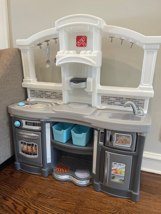 Step2 Play Kitchen Includes all accessories