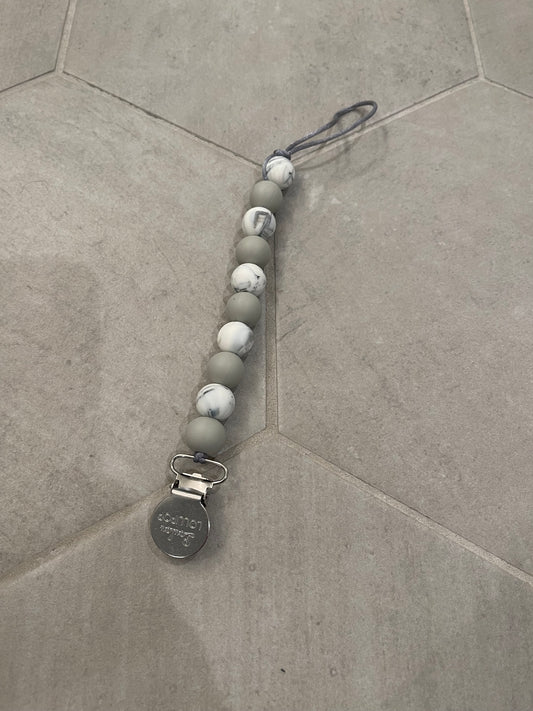 NWOT LouLou PacifierClip