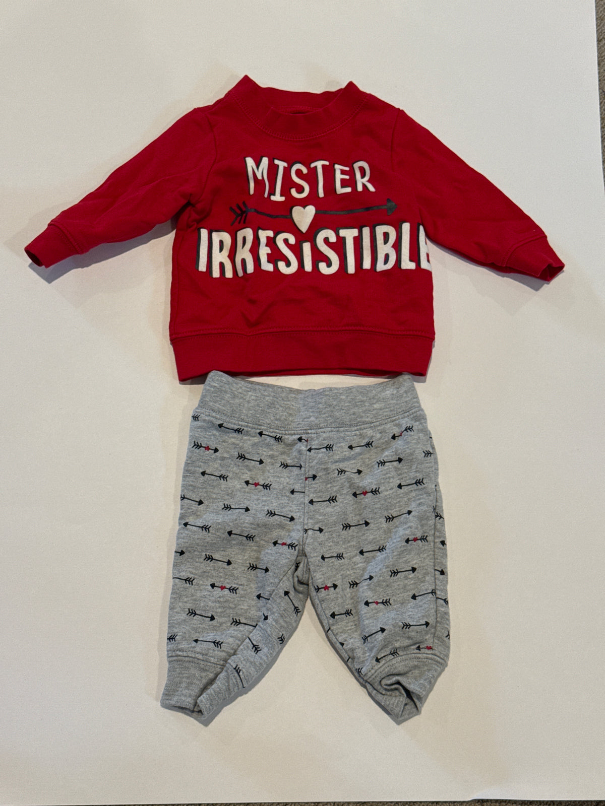 Valentine's sweatshirt Pants Carter's 3 m VGUC - size Month - 0-3 / 3M