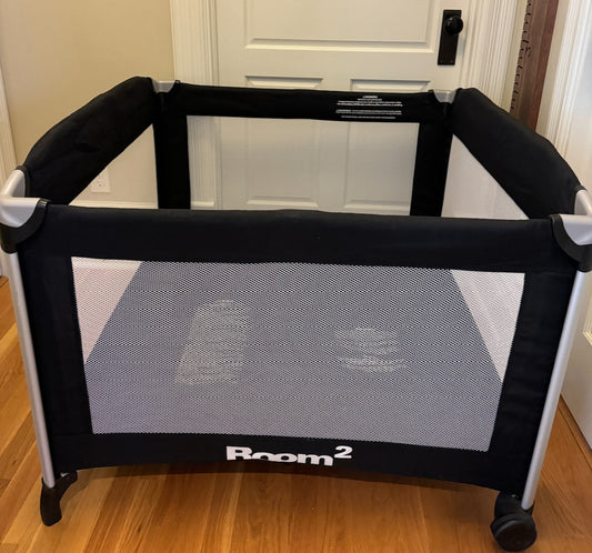 Joovy Room2 Twin Playard Pack n play / playpen