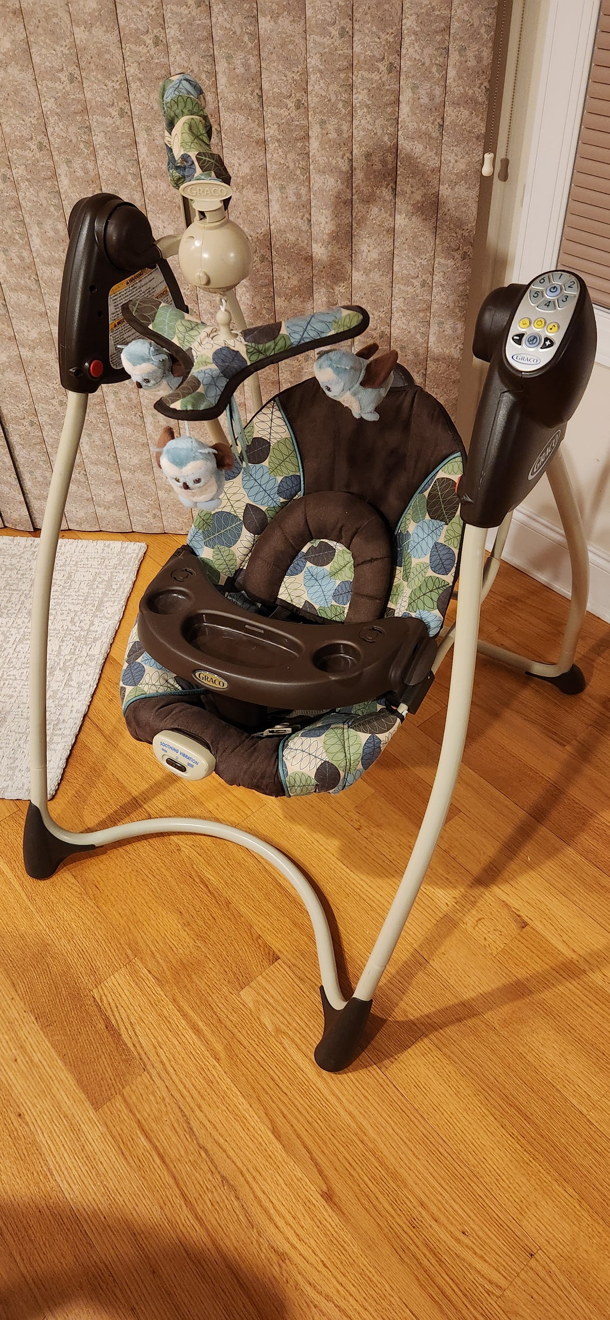 Infant Swing with Mobile Vibrates and has soother