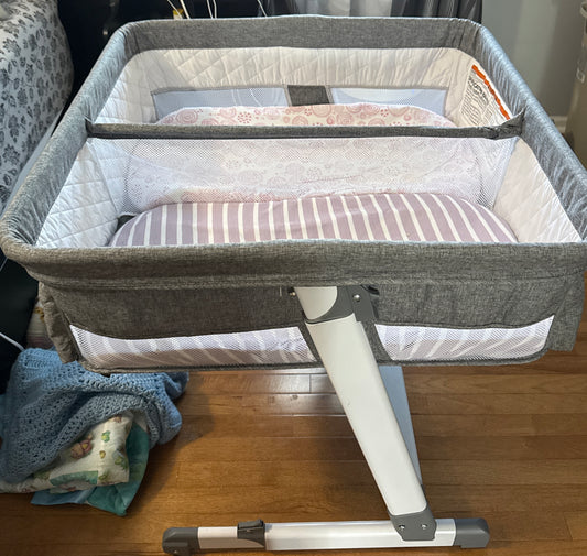 Simmons twin bassinet EUC, will include sheets