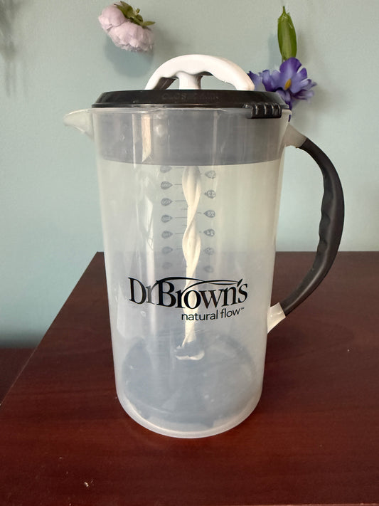 Formula mixing pitcher Dr. Brown