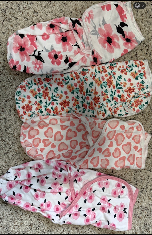 4 Premie Velcro swaddles EUC - size Month - Preemie