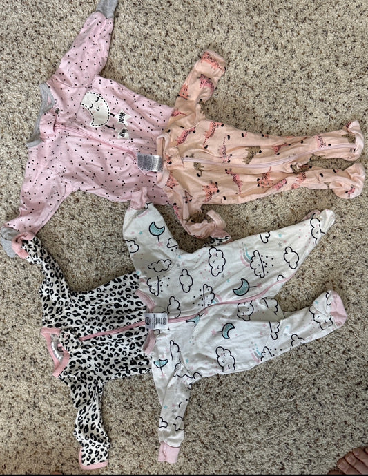4 zipper PJ bundle - size Month - Preemie