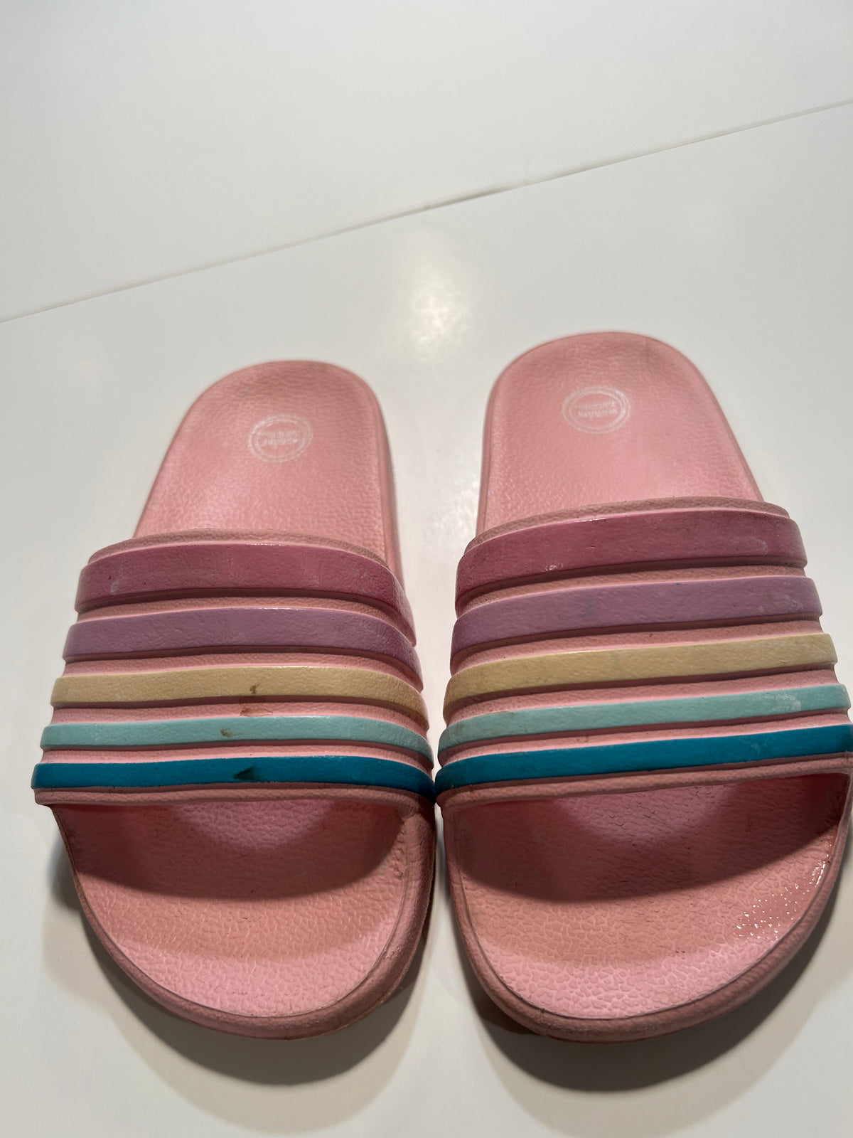 EUC Wonder Nation Pink rainbow sliders - size Shoes - Kids 12