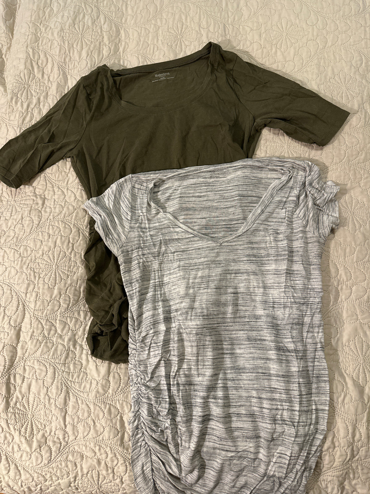Motherhood Maternity Set 2 Tshirts - size Women - M (8/10)