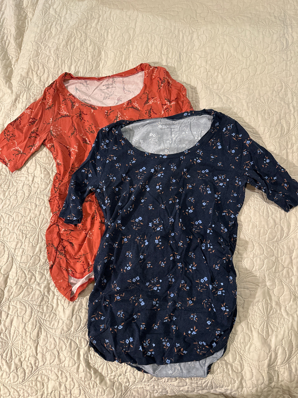 Motherhood maternity Set 2 Tshirts - size Women - M (8/10)
