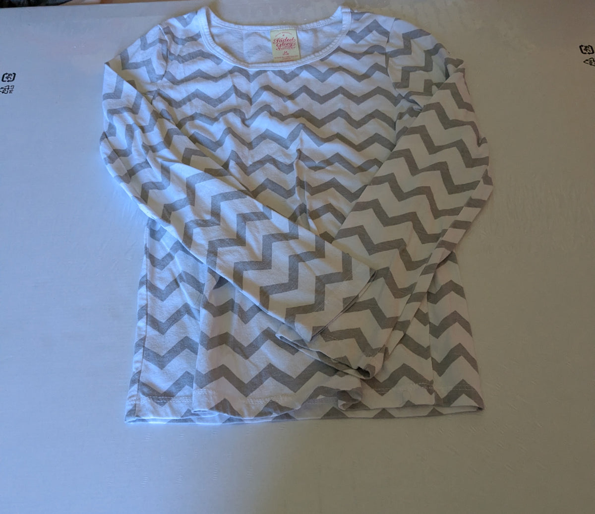 Faded Glory White/Grey Zig Zag Print - size Youth - 7 (S)