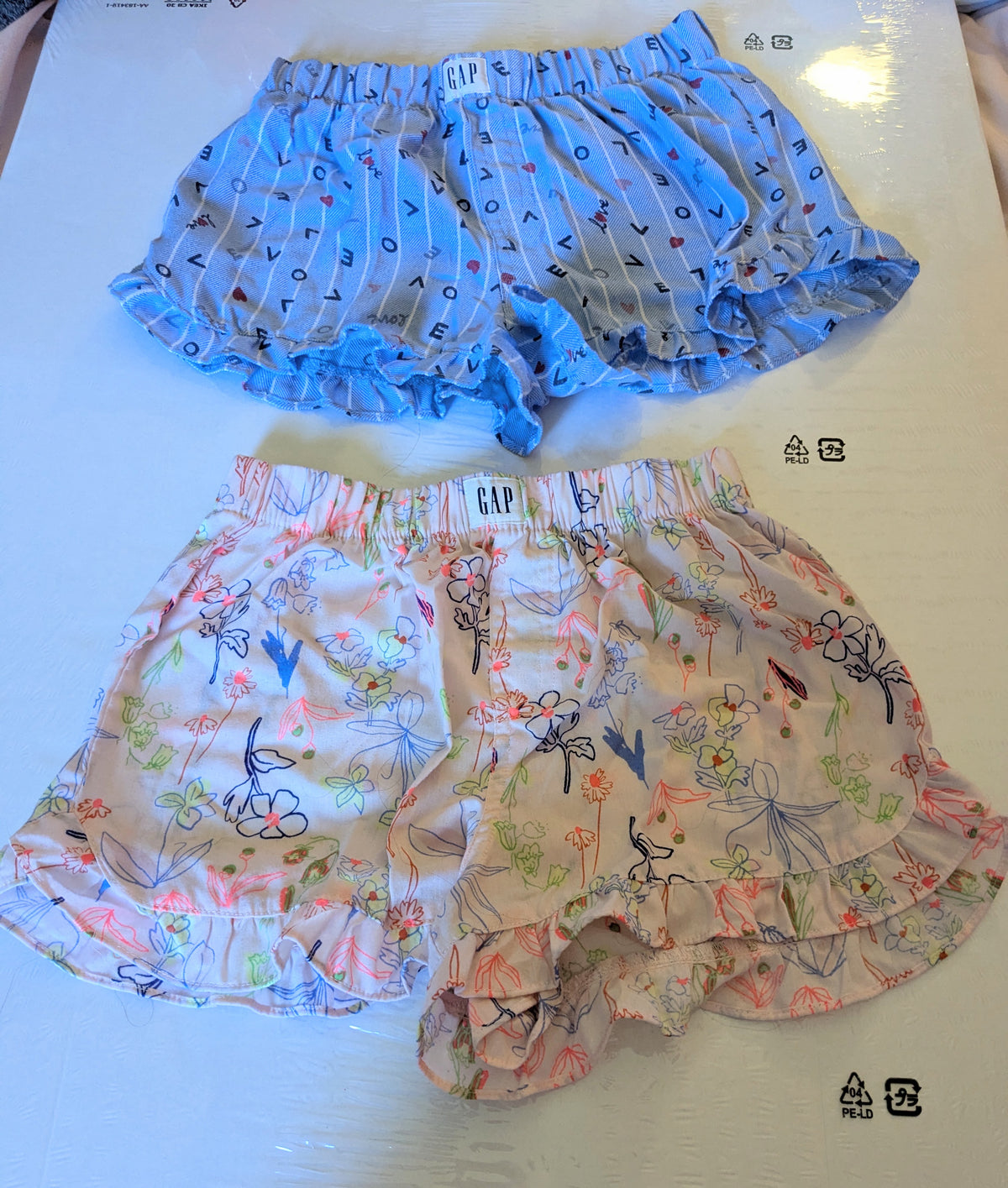 Cute Gap Shorts Floral/Letter Patterns - size Youth - 8 (M)