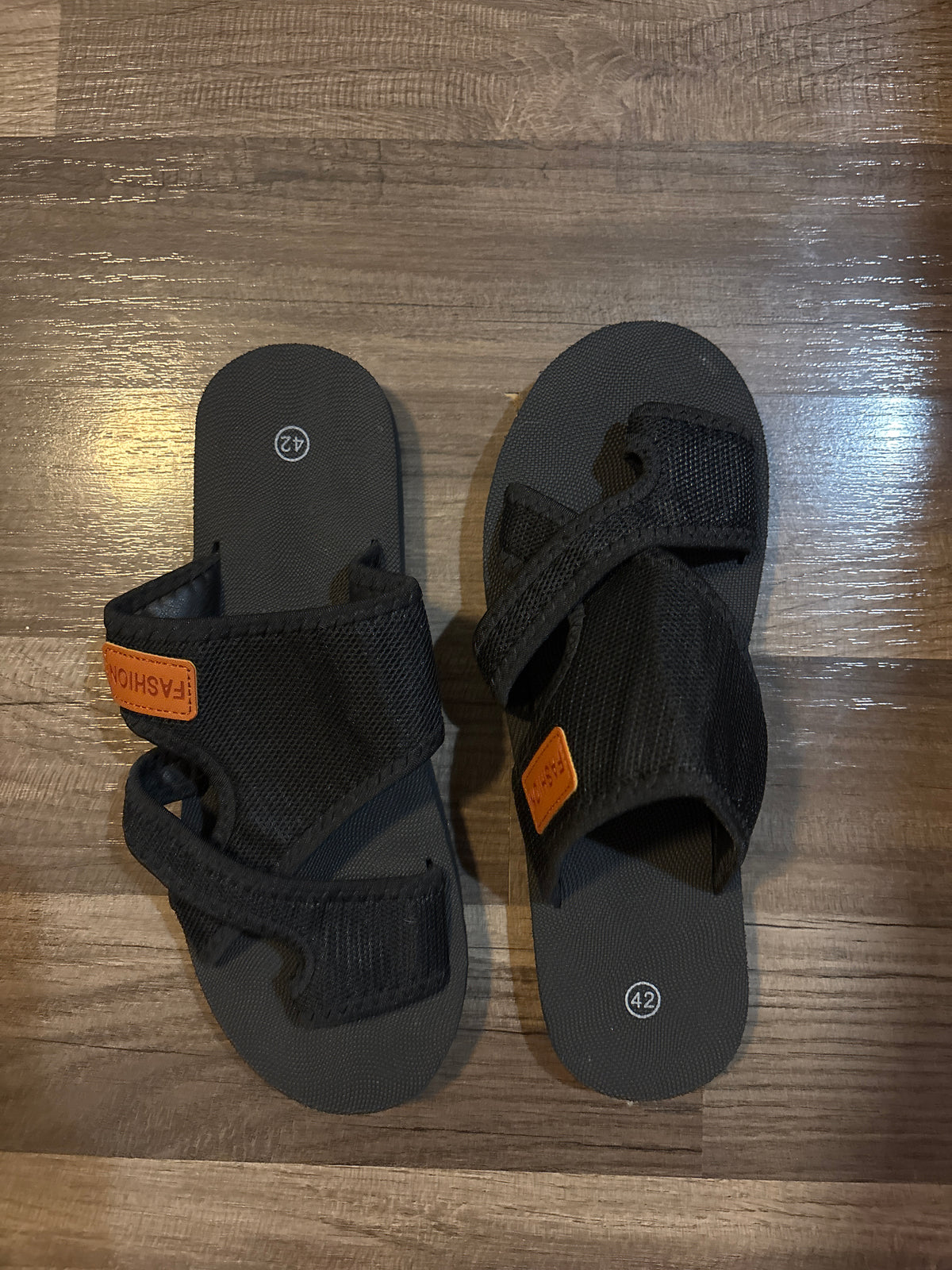 New foam sandals. Never worn - size Shoes - Adult 10