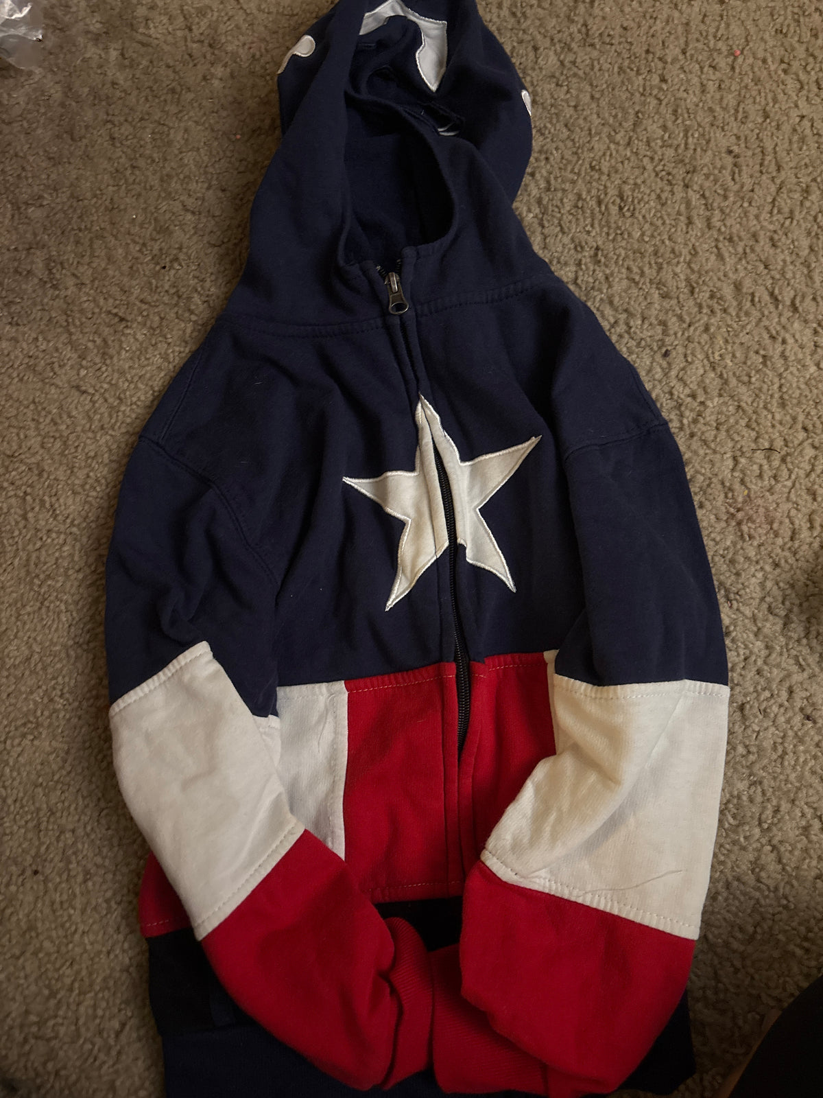 Captain America hoodie. EUC - size Youth - 7 (S)