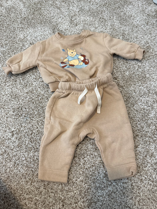 Winter outfit GUC Disney Winnie the pooh - size Month - 0-3 / 3M