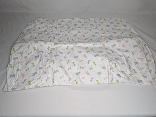 VGUC cotton crib sheet, white w/butterfly print - size Bedding - Crib