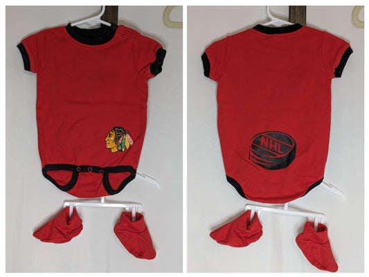 EUC Chicago Blackhawks set, red/black onesie & - size Month - 6-9 / 9M
