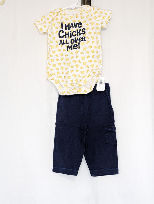 EUC 2pc, s/s white onesi w/ yellow print i Have - size Month - 3-6 / 6M