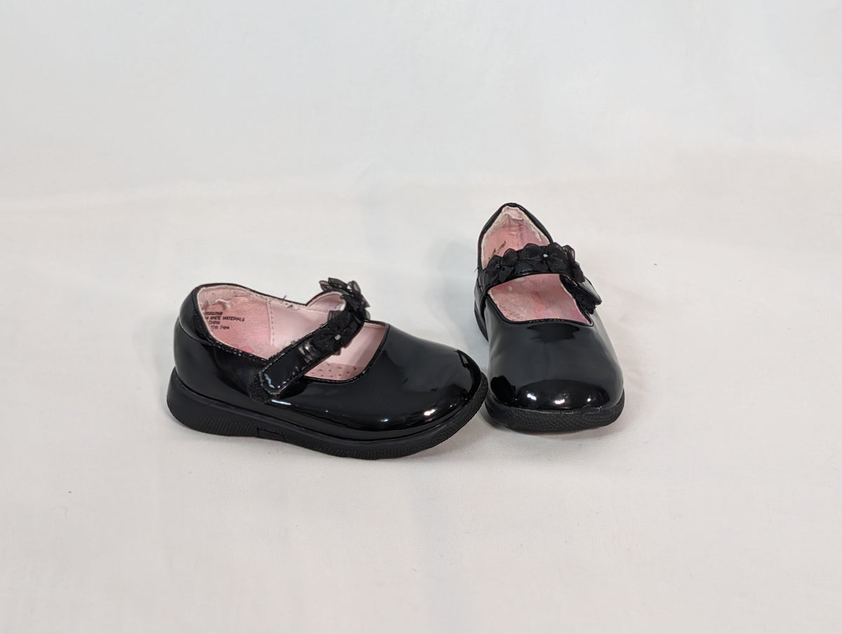 VGUC Black patent mary janes, OshKosh, non-slip - size Shoes - Toddler 5