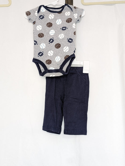 GUC 2pc, s/s grey onesie w/ navy trim & sports - size Month - 3-6 / 6M