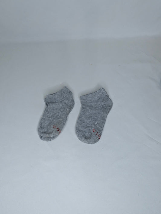 GUC 2pr Hanes socks, sz XS, grey, thin, stretchy