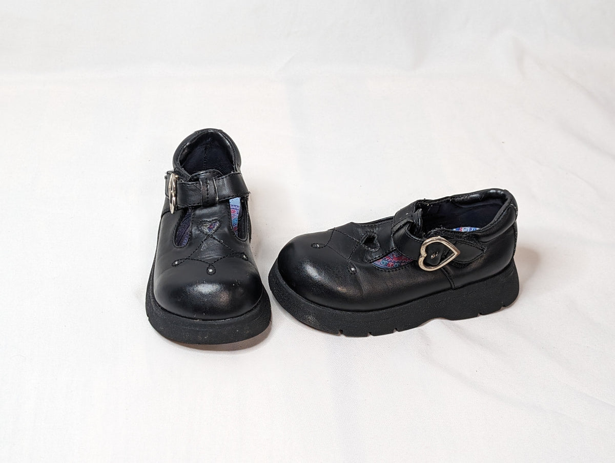 VGUC Carter black leathr shoes, velcro heart - size Shoes - Toddler 5
