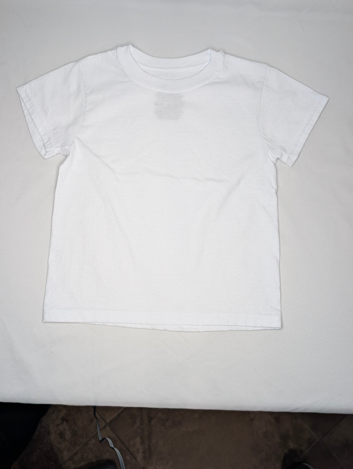 EUC Hanes s/s white undershirt, boys XS - size Youth - 4 (XS)