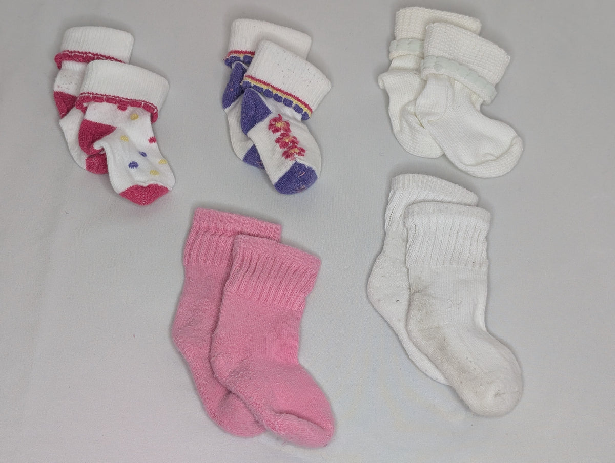 VGUC 5 pr socks, white, pink, white w/pale blue - size Month - 3-6 / 6M