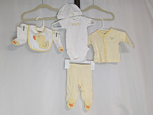 VGUC Carter set w/ hat, bib (light stain), pants - size Month - Newborn