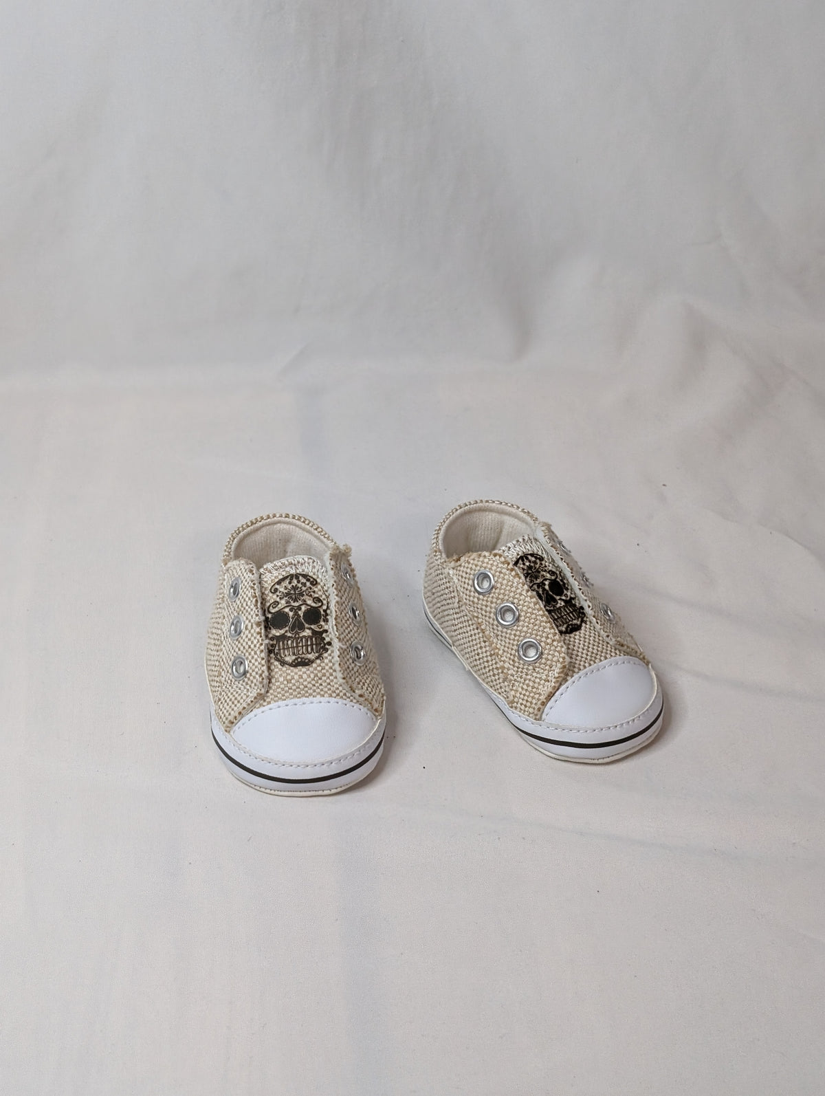 EUC canvas sneaker w/ skulls, tan/white, soft - size Shoes - Baby 2 / 3-6 mo
