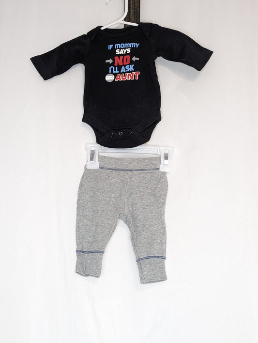 EUC 2pc, blck l/s onesie and grey pants, - size Month - Newborn