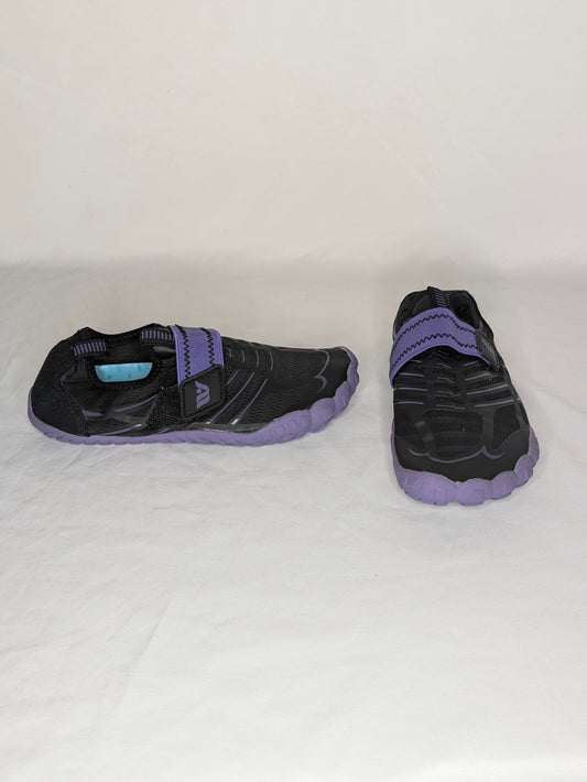 EUC water/swim shoes, black w/ purple velcro - size Shoes - Kids 4