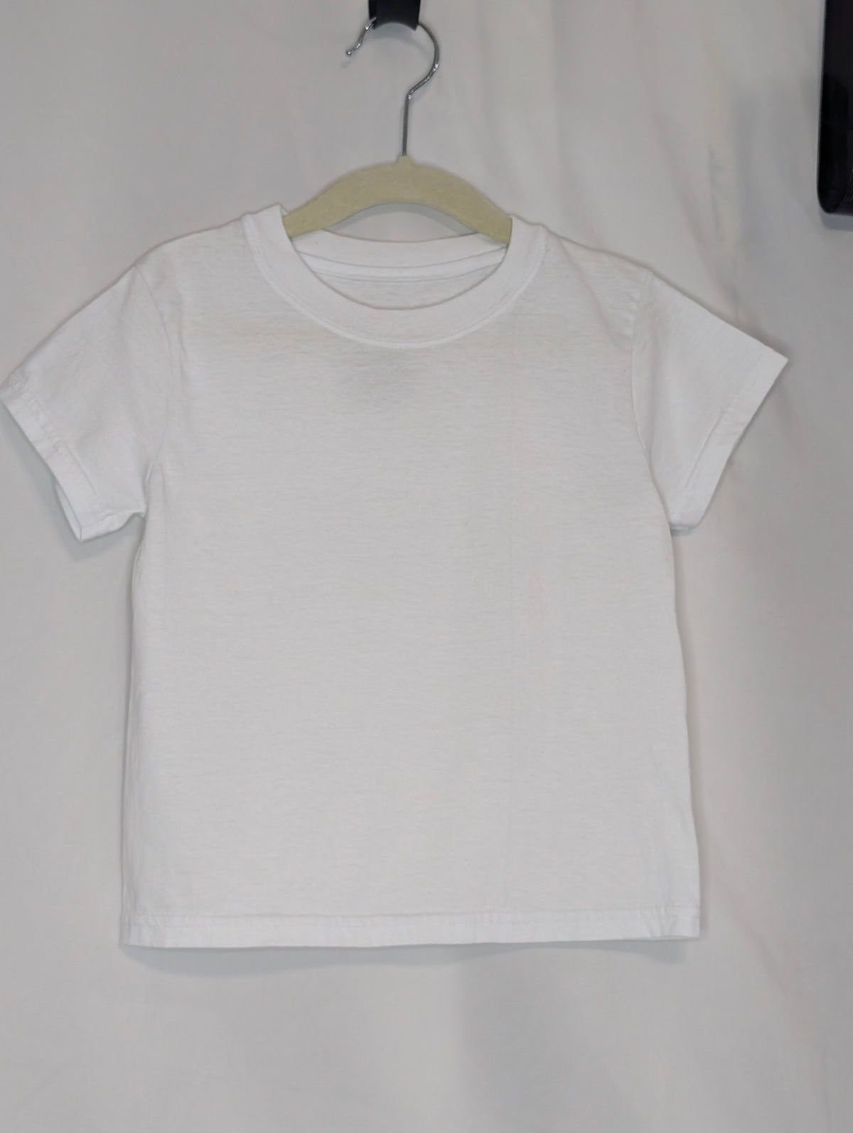 EUC Hanes s/s white crew neck undershirt 5/5 - size Youth - 4 (XS)