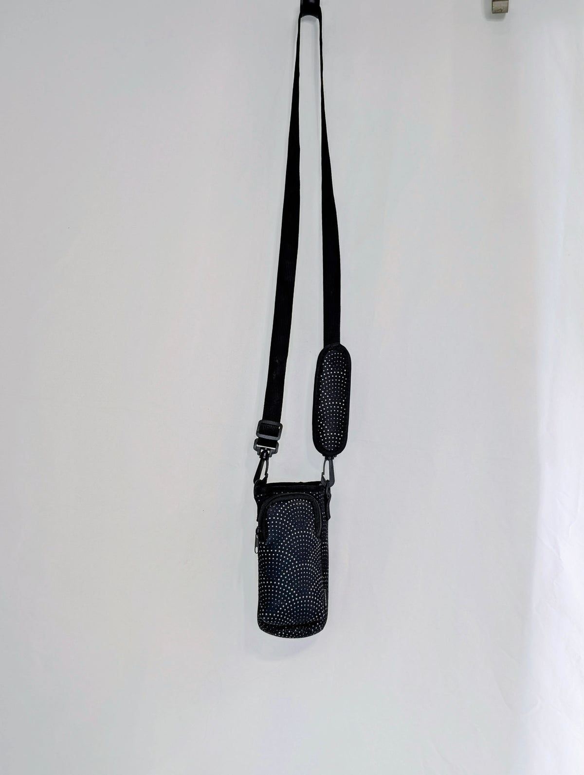 EUC BrewBuddy water bottle sling, black star