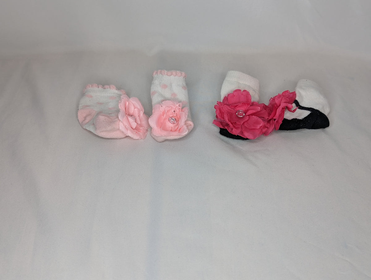 VGUC 2pr Newborn socks w/ flowers, light pink &