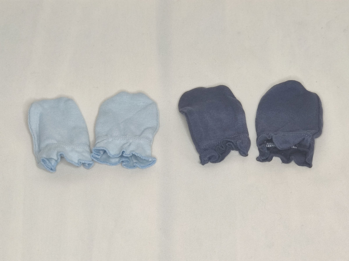 EUC set of 2 baby mitts light blue and navy - size Month - Newborn