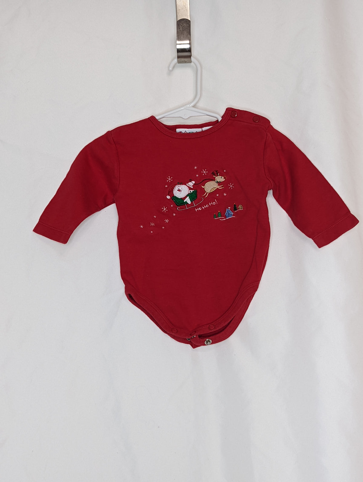 GUC red l/s onesie Santa & Rudolph - size Month - 6-9 / 9M