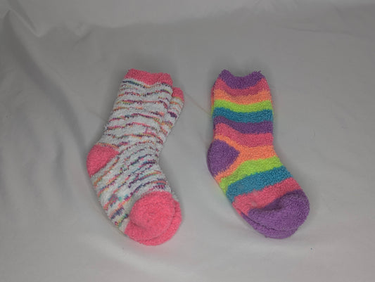 VGUC 2pr slipper socks, size 2Youth+, White w/