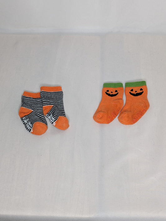 EUC 2pr Halloween socks 3-12 months, b&w striped
