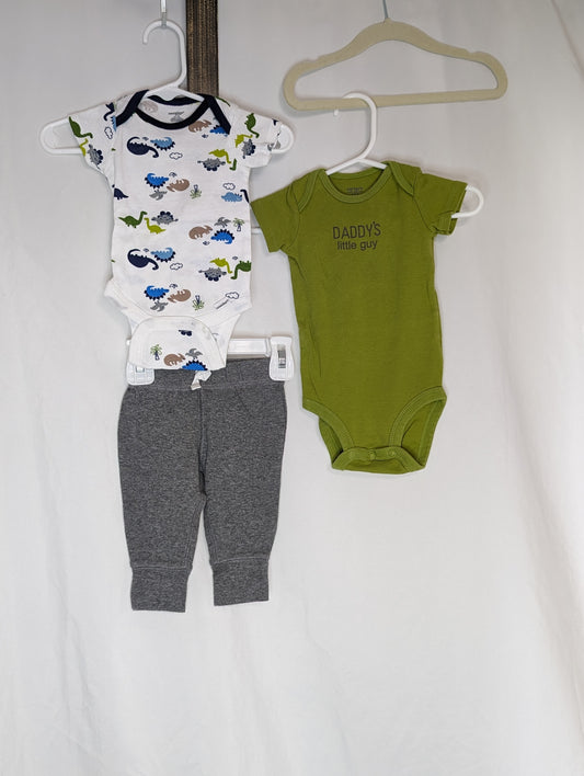 VGUC 3pc, grey pants, green s/s onesie daddys - size Month - 0-3 / 3M