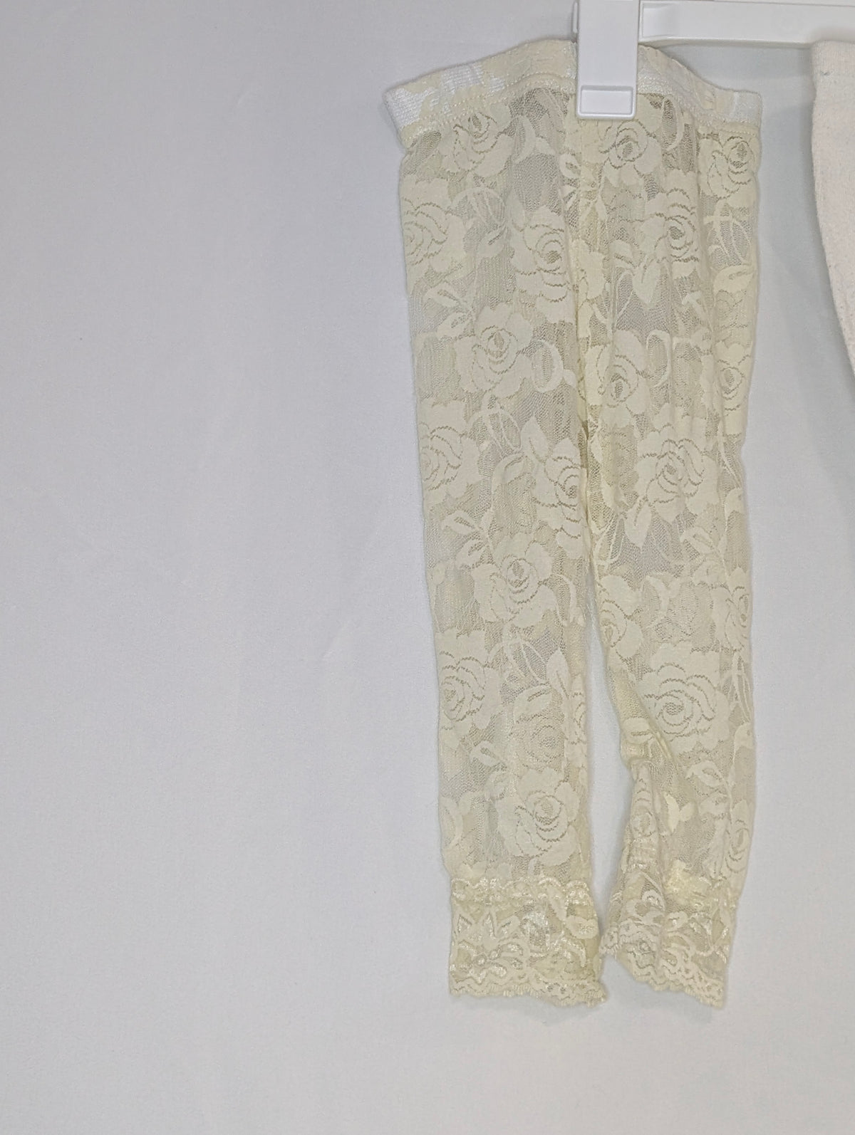 GUC cream lace footless tights w/rose pattern, - size Toddler - 2T