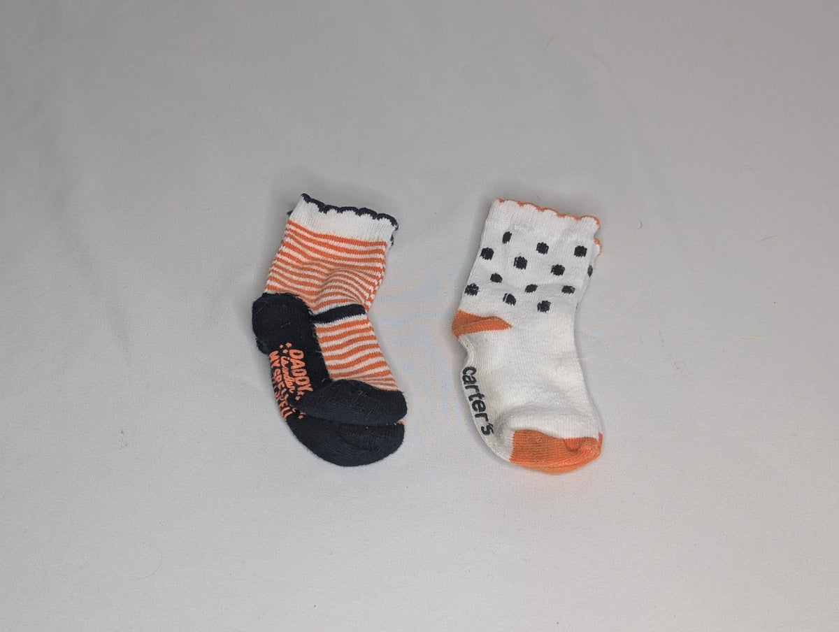 VGUC 2pr Carter's Hallo- ween socks, size 12-24mo