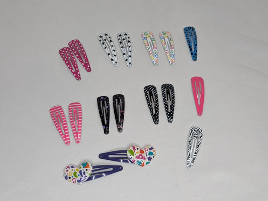 17 patterned snap hair clips, 6 pairs & 5