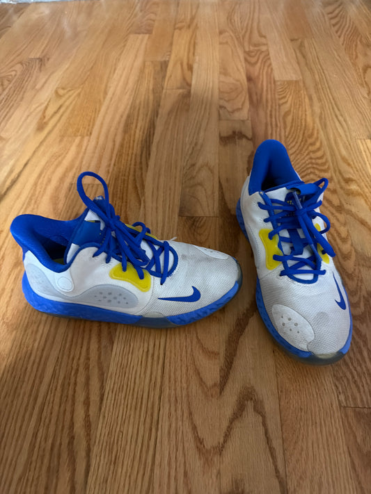 White and blue Nike 4Y - size Shoes - Kids 4