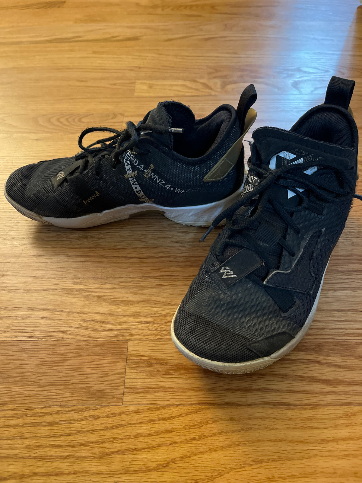 Black gym shoes/gold Jordan/Giannis - size Shoes - Adult 7 1/2