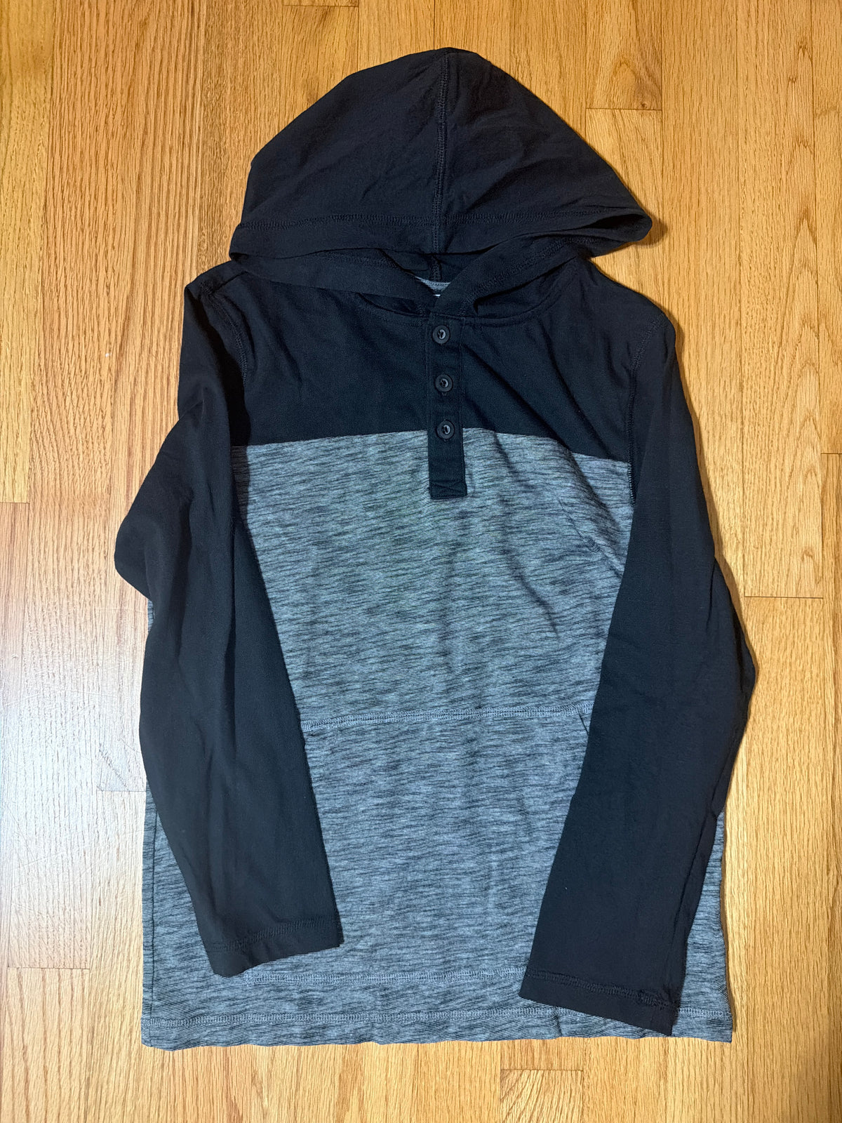 Black/grey ls w/hood Urban Pipeline M - size Youth - 8 (M)