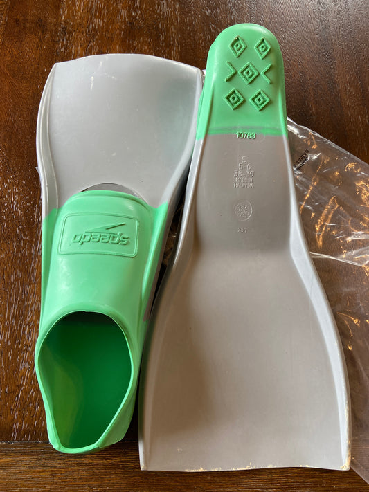 Speedo swim flippers *size 5-6 swim team