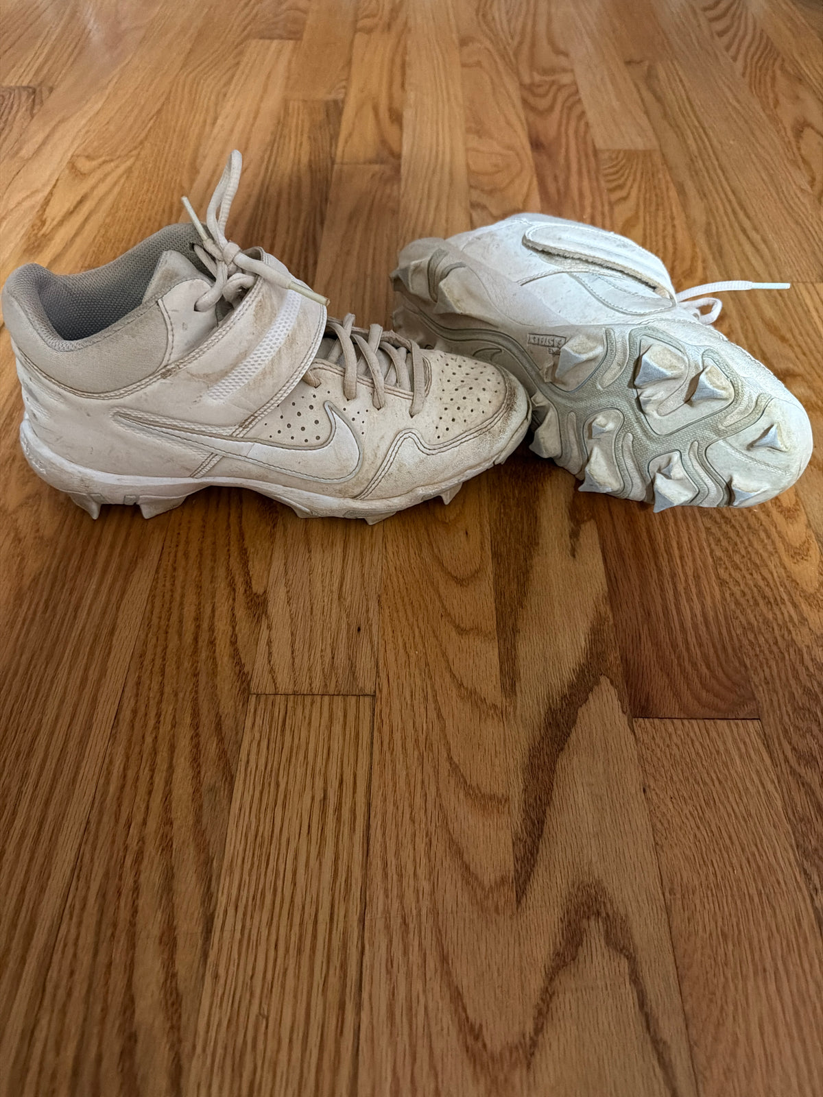 White Nike baseball Molded cleats FastFlex - size Shoes - Kids 6