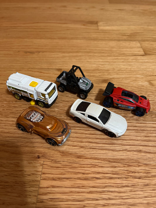 5 Hot Wheels Sweeper, 4-wheeler, etc